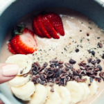 chocolat smoothie bowl with strawberries