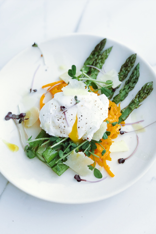 poached eggs asparagus salad